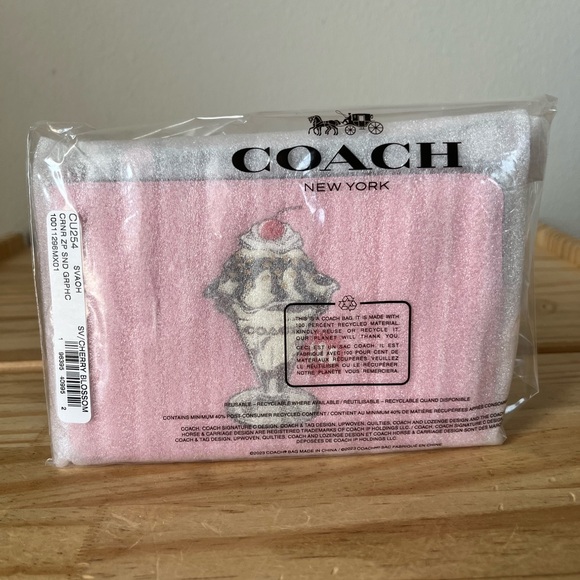 Coach Wristlet🎈🎈 - Picture 9 of 9